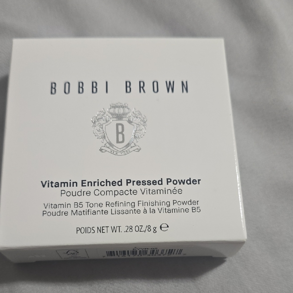 Bobbi Brown Vitamin Enriched Powder in White Box